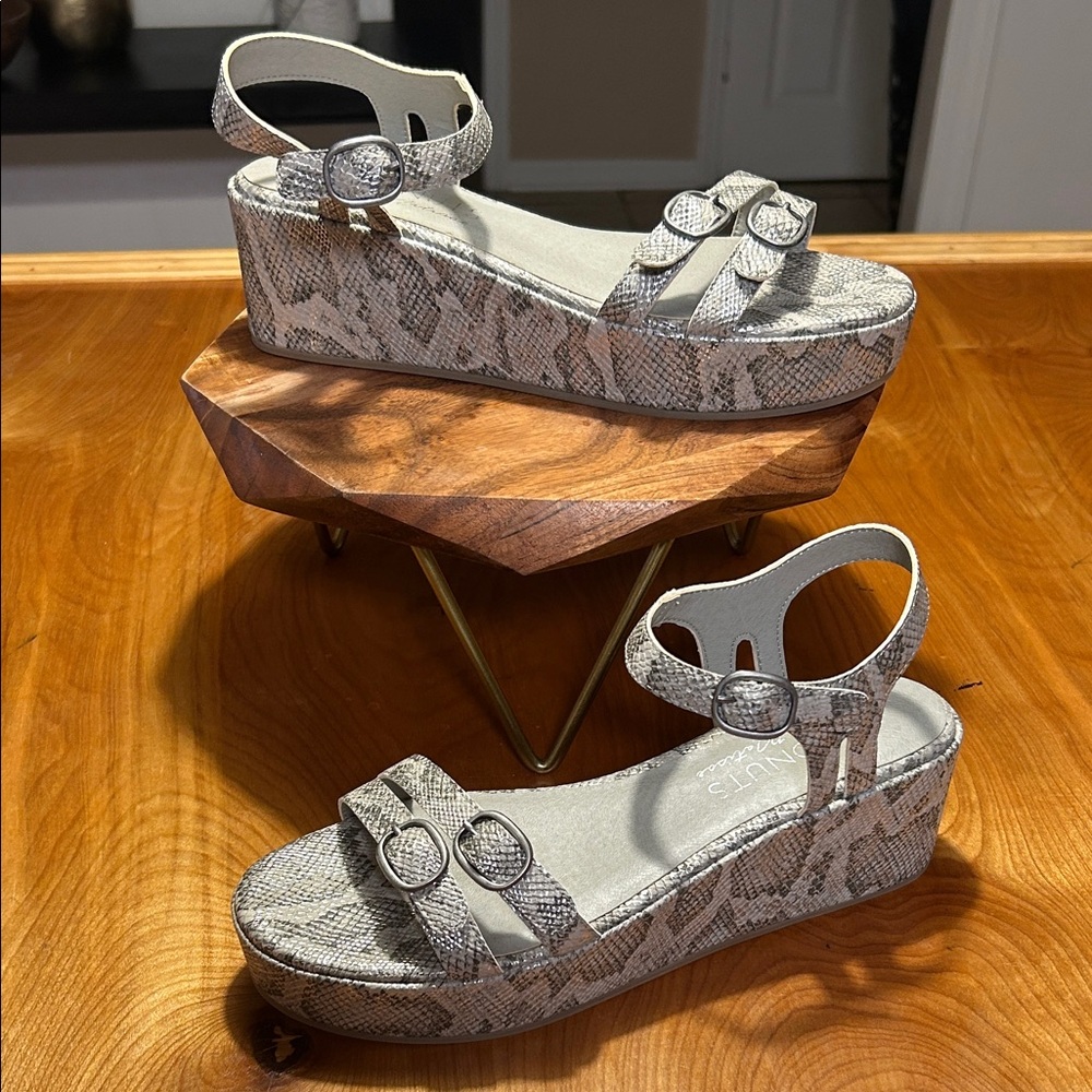 Chilly Gray Coconut Sandals
